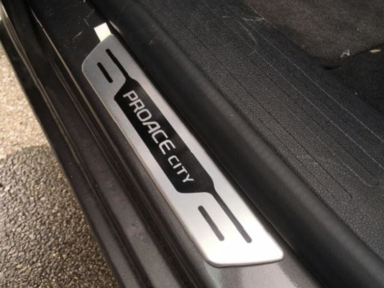 Накладки порогів (к-кт) з логотипом Proace City (TOYOTA) (31570)