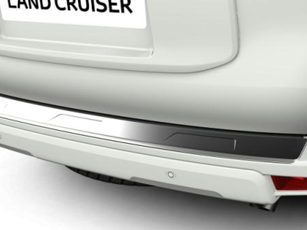 Хромована накладка заднього бампера LC150 (31486)