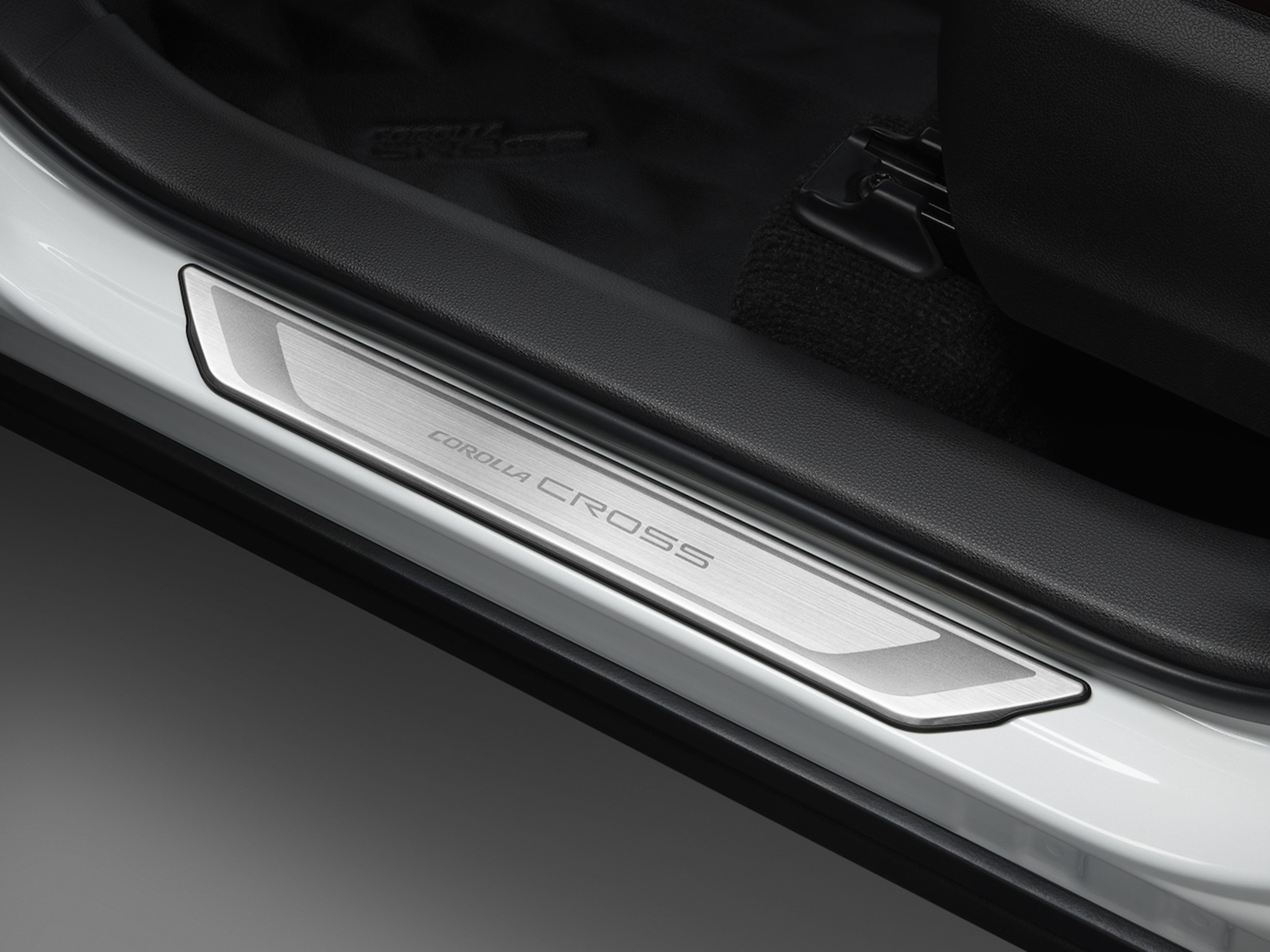 Накладки порогів Corolla Cross (TOYOTA) (25035)