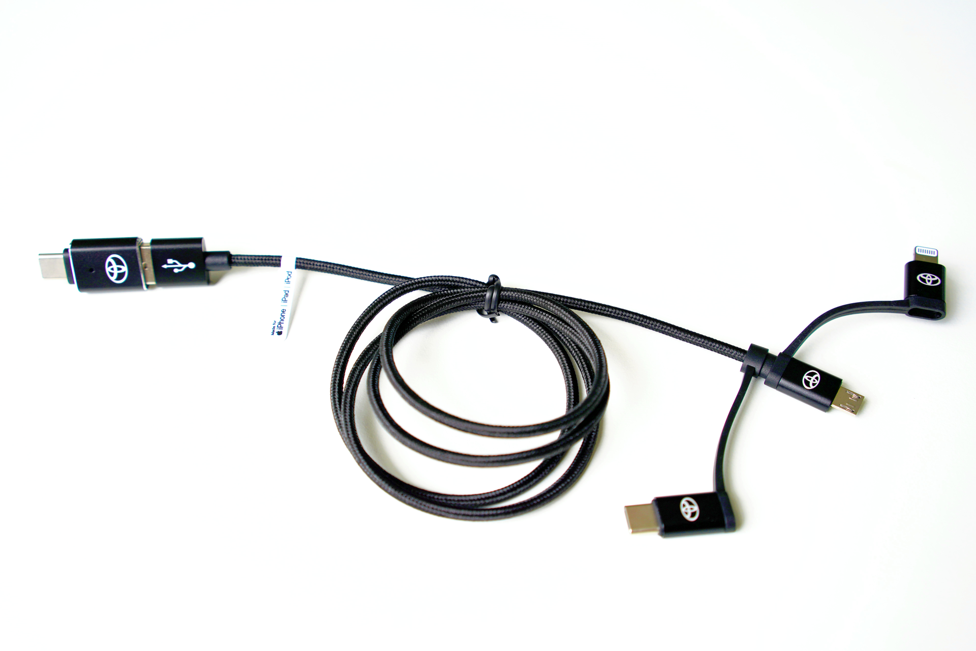 Кабель зарядки телефону (TOYOTA) (35845)