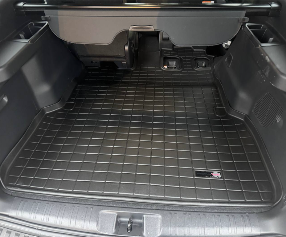 Килимок гумовий WeatherTech LC 250 24+ (5 місць) в багажник чорний (51093)