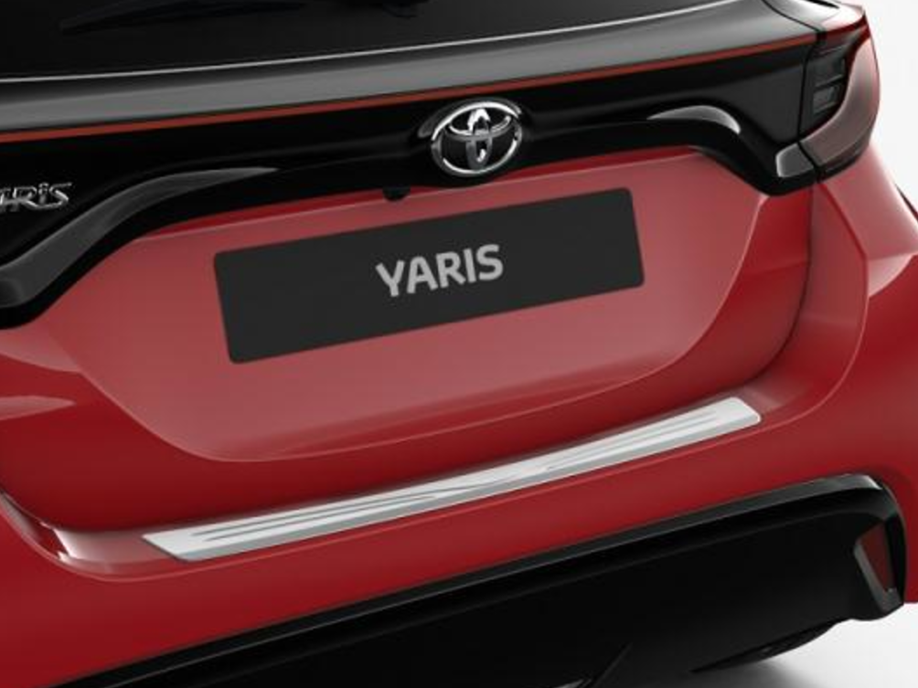 Хромована накладка заднього бампера Yaris 2020+ (TOYOTA) (24977)